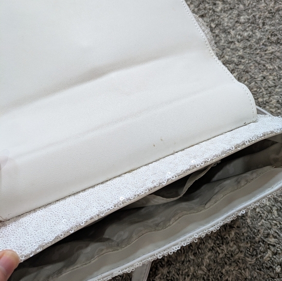 Disney Loungefly White Sequin Minnie Mouse Crossbody Bag - Picture 12 of 16